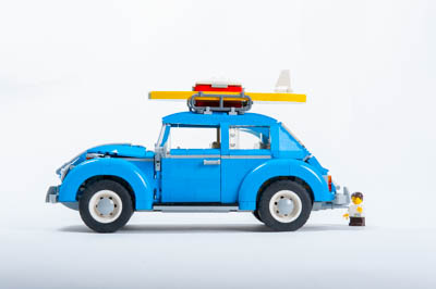 LEGO Volkswagen Kever 10252 - Bouwplezier in Blokjes" Bijschrift: "Bouw je eigen klassieke 1960s Volkswagen Kever met de gedetailleerde LEGO set 10252