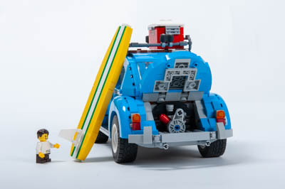 LEGO Volkswagen Kever 10252 - Bouwplezier in Blokjes" Bijschrift: "Bouw je eigen klassieke 1960s Volkswagen Kever met de gedetailleerde LEGO set 10252