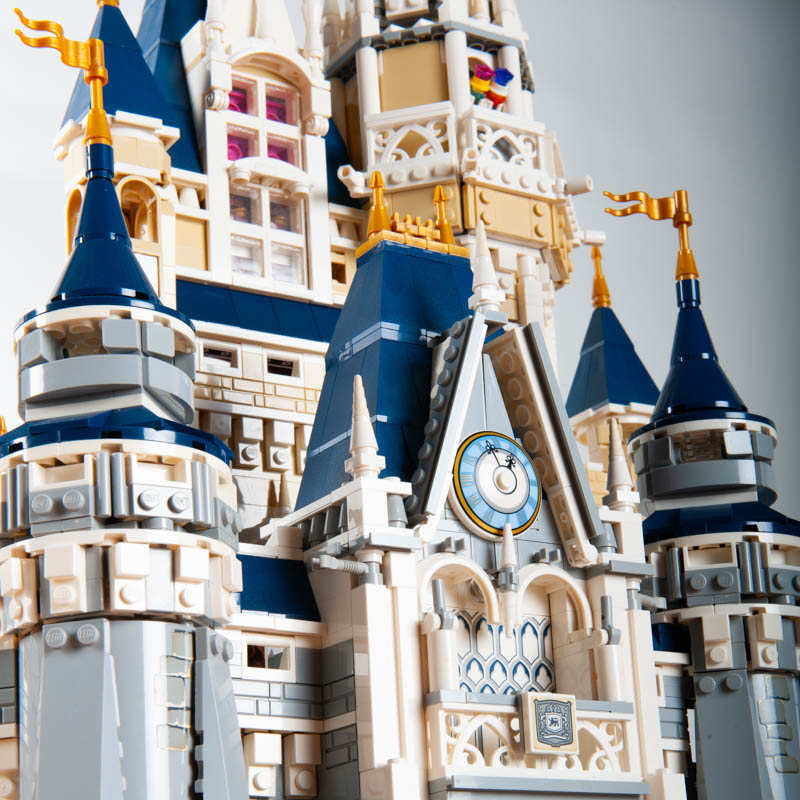 LEGO Het Disney kasteel 71040 huren bij Steentjesloods