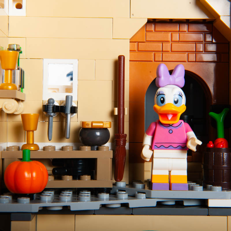 LEGO Het Disney kasteel 71040 huren bij Steentjesloods