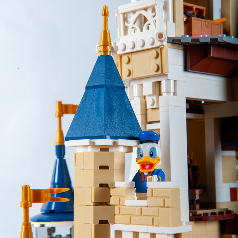 LEGO Het Disney kasteel 71040 huren bij Steentjesloods