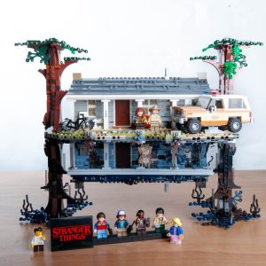 LEGO® Stranger Things The Upside Down 75810 huren bij Steentjesloods