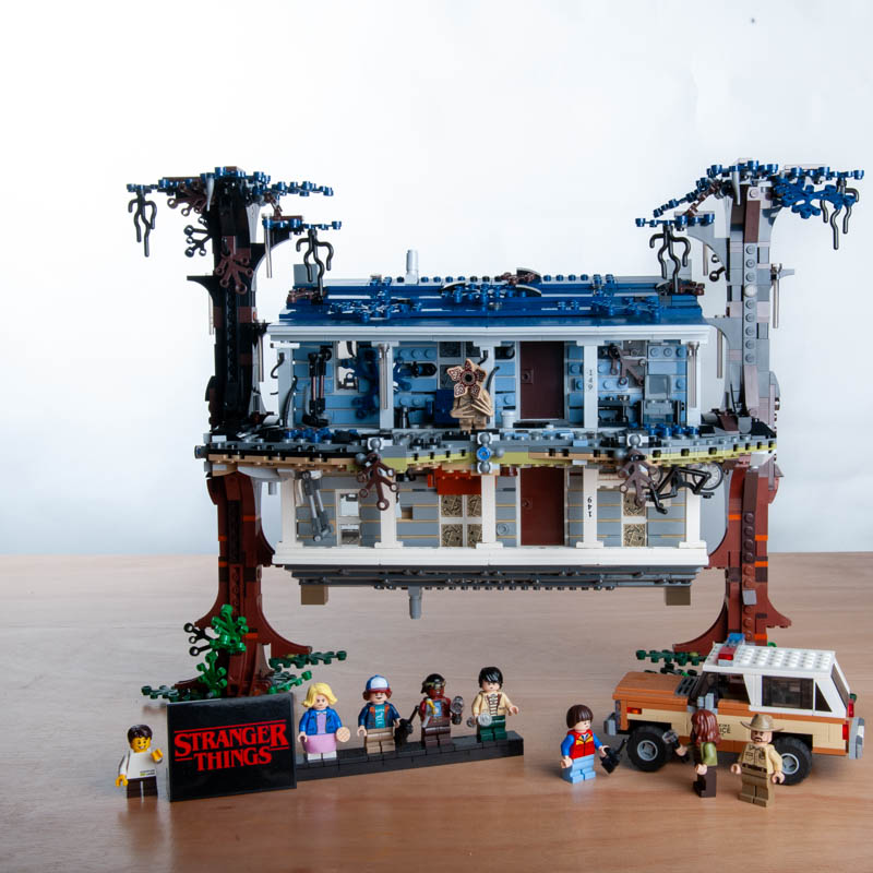 LEGO® Stranger Things The Upside Down 75810 huren bij Steentjesloods