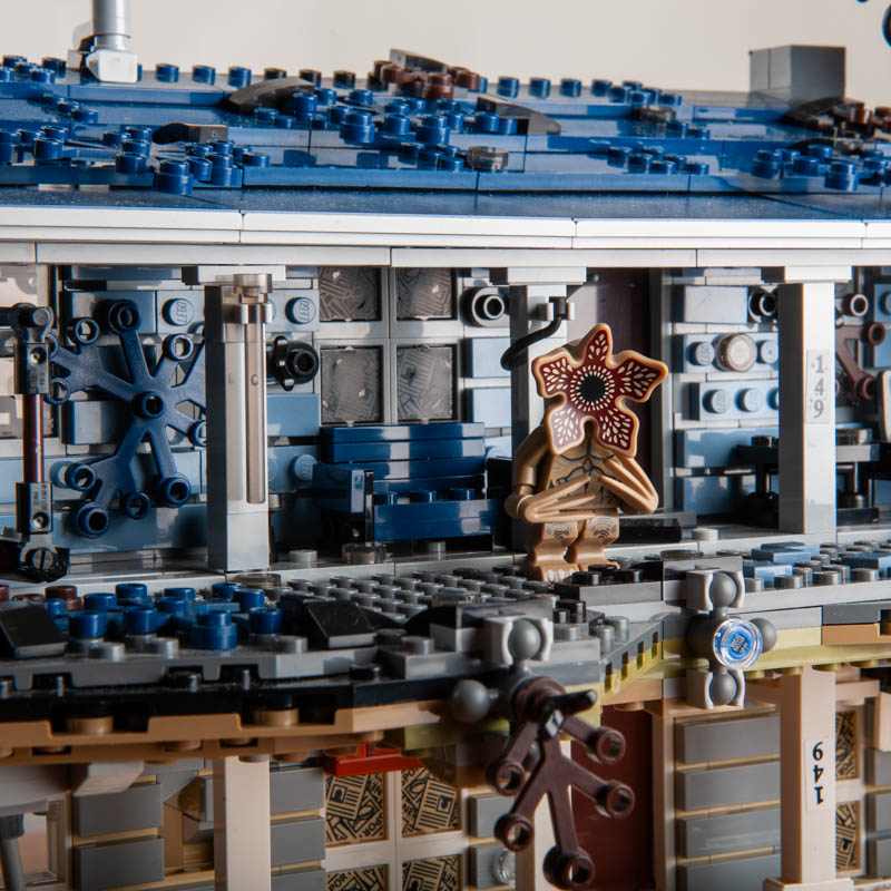 LEGO® Stranger Things The Upside Down 75810 huren bij Steentjesloods