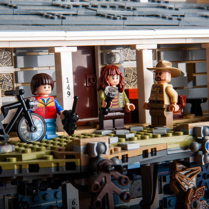 LEGO® Stranger Things The Upside Down 75810 huren bij Steentjesloods