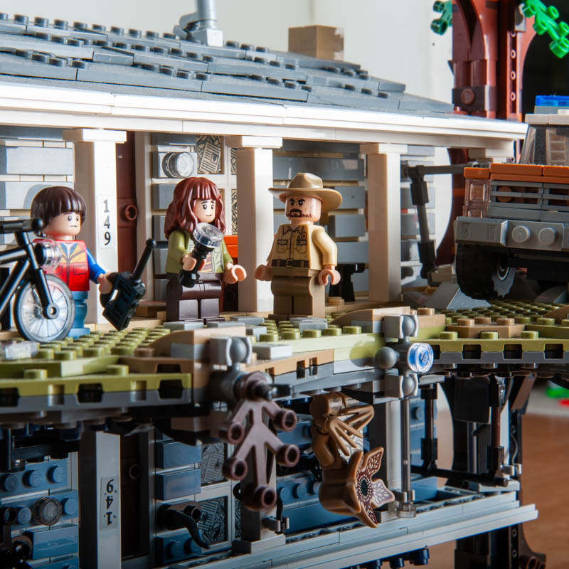 LEGO® Stranger Things The Upside Down 75810 huren bij Steentjesloods