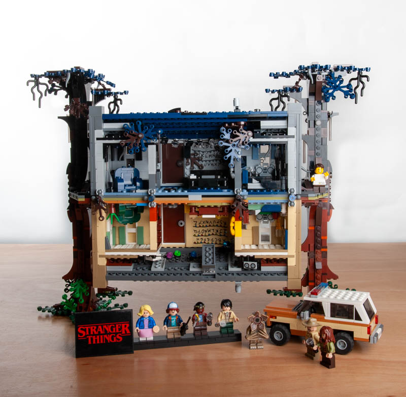 LEGO® Stranger Things The Upside Down 75810 huren bij Steentjesloods