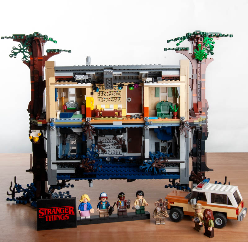 LEGO® Stranger Things The Upside Down 75810 huren bij Steentjesloods